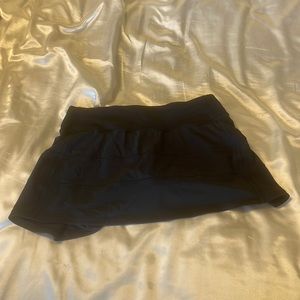 Size 4 black Lululemon skort